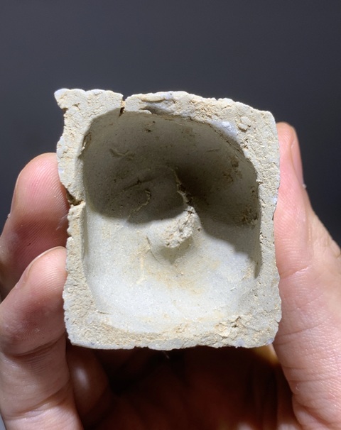 古玩陶瓷明.德化窯白釉獅子香插真品鑒賞圖