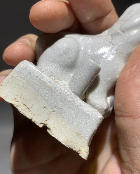 古玩陶瓷明.德化窯白釉獅子香插真品鑒賞圖