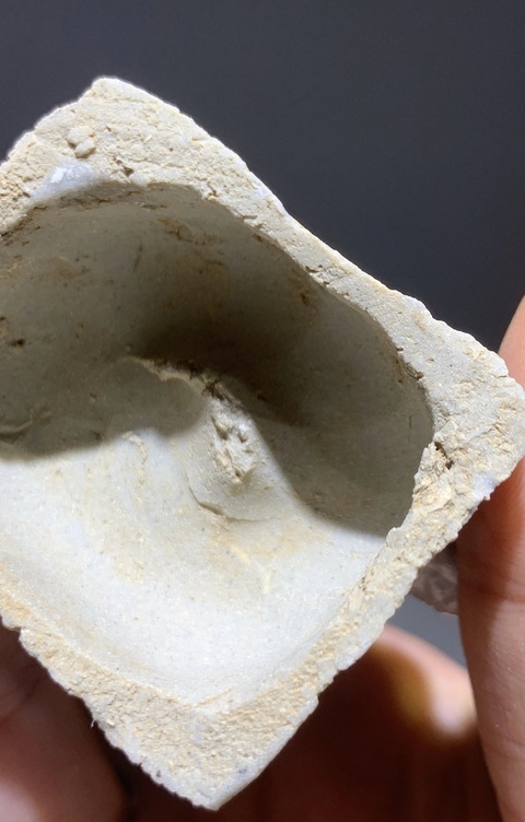 古玩陶瓷明.德化窯白釉獅子香插真品鑒賞圖