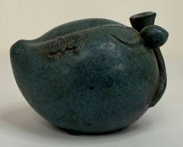 古玩陶瓷宜鈞壽桃型水滴真品鑒賞圖
