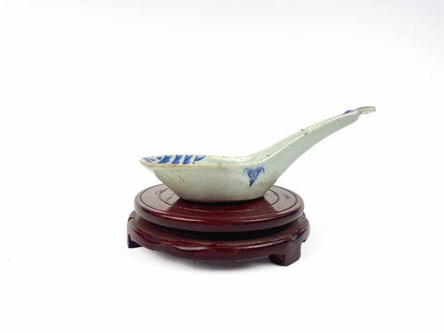 古玩陶瓷清中期·青花松石紋如意獸頭大勺拍賣(mài),當(dāng)前價(jià)格580元
