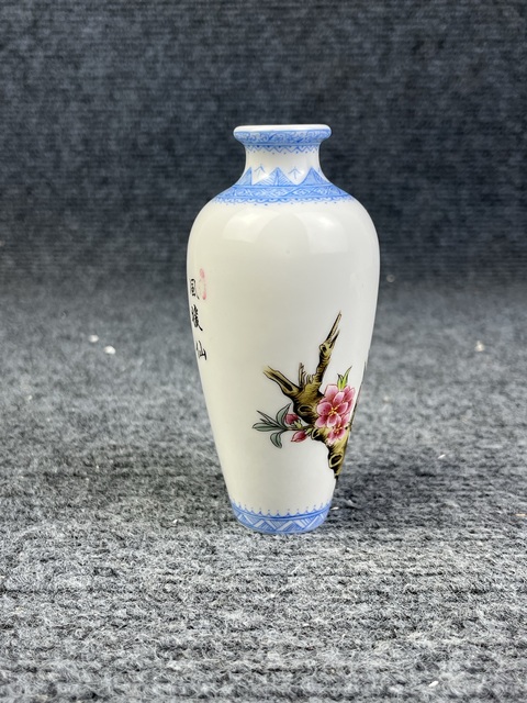 古玩陶瓷粉彩花鳥紋柳葉瓶真品鑒賞圖