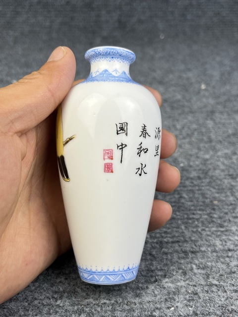 古玩陶瓷粉彩花鳥紋柳葉瓶真品鑒賞圖