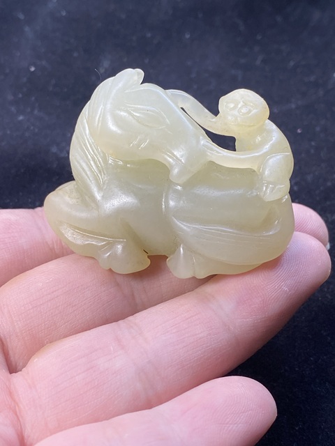 古玩玉器(放漏)有年份的和田玉雕“馬上封侯”擺件拍賣(mài),當(dāng)前價(jià)格2500元