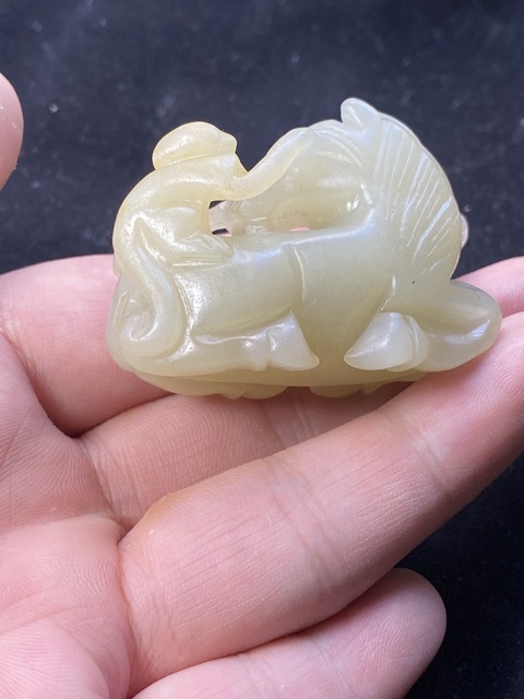 古玩玉器(放漏)有年份的和田玉雕“馬上封侯”擺件拍賣(mài),當(dāng)前價(jià)格2500元