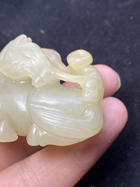 古玩玉器(放漏)有年份的和田玉雕“馬上封侯”擺件拍賣(mài),當(dāng)前價(jià)格2500元