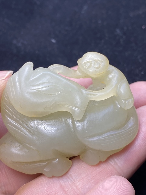古玩玉器(放漏)有年份的和田玉雕“馬上封侯”擺件拍賣(mài),當(dāng)前價(jià)格2500元