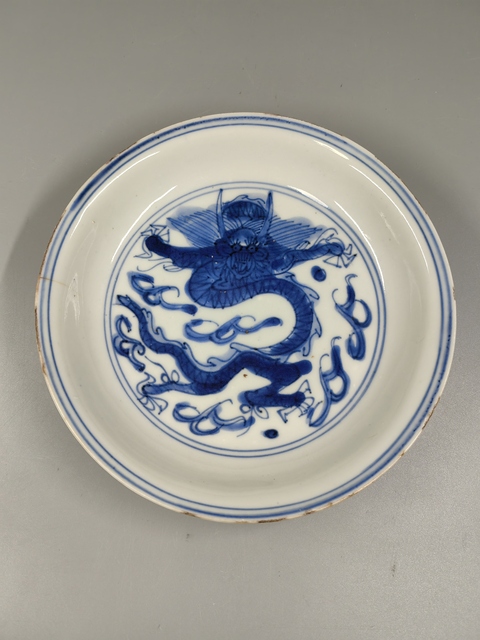 古玩陶瓷正面龍紋青花盤真品鑒賞圖