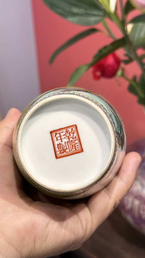 古玩陶瓷琺瑯彩風格人物故事紋梅瓶真品鑒賞圖