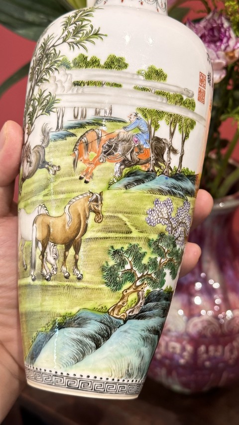 古玩陶瓷琺瑯彩風格人物故事紋梅瓶真品鑒賞圖