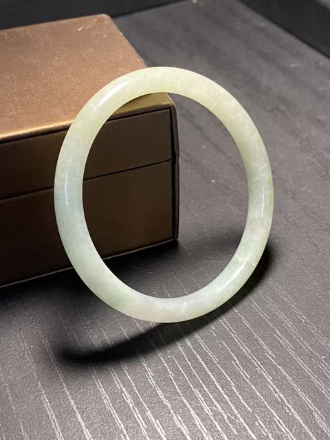 古玩玉器(放漏)清代天然翡翠手鐲拍賣,當前價格3800元