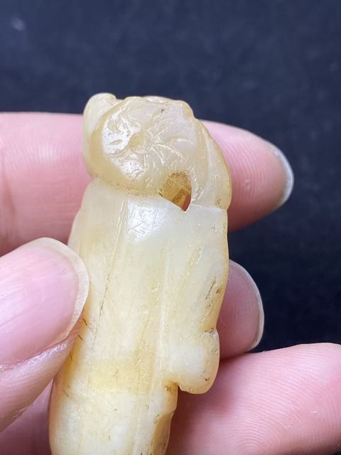古玩玉器（放漏）明末清初通天孔岫玉雕“童子”拍賣，當前價格2500元