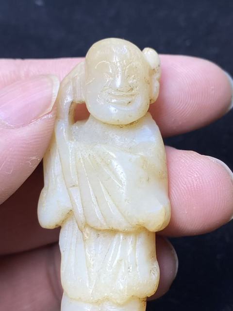 古玩玉器（放漏）明末清初通天孔岫玉雕“童子”拍賣，當前價格2500元