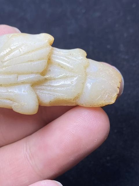 古玩玉器（放漏）明末清初通天孔岫玉雕“童子”拍賣，當前價格2500元
