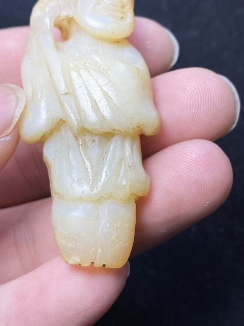 古玩玉器（放漏）明末清初通天孔岫玉雕“童子”拍賣，當前價格2500元