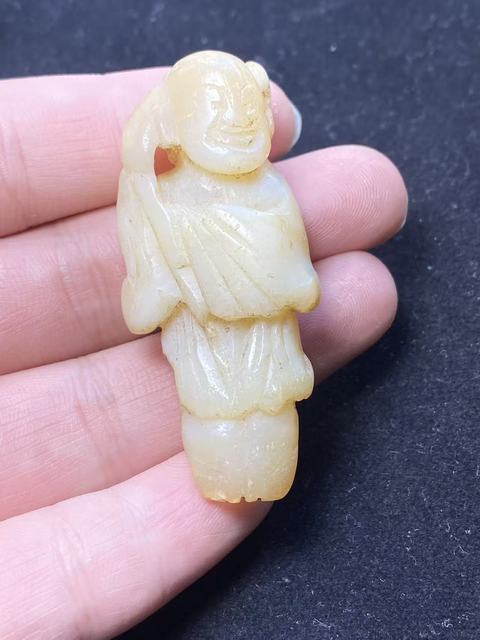 古玩玉器（放漏）明末清初通天孔岫玉雕“童子”拍賣，當前價格2500元