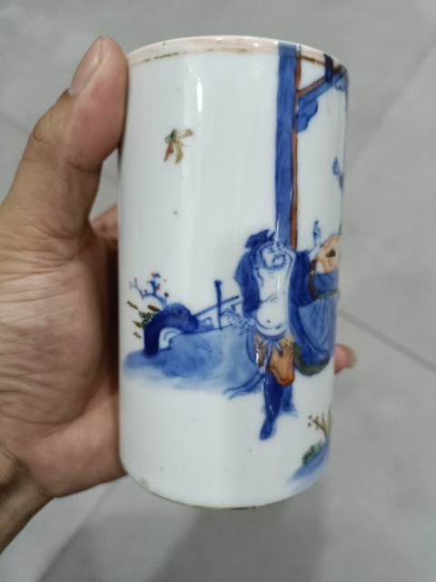 古玩陶瓷人物紋筆筒真品鑒賞圖