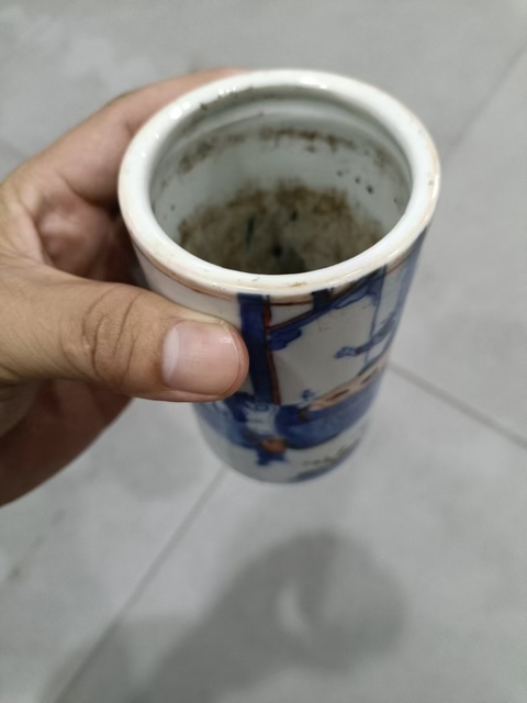 古玩陶瓷人物紋筆筒真品鑒賞圖
