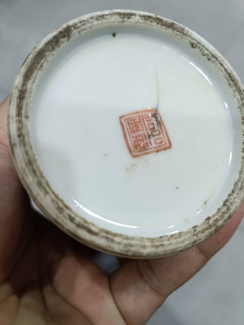 古玩陶瓷人物紋筆筒真品鑒賞圖