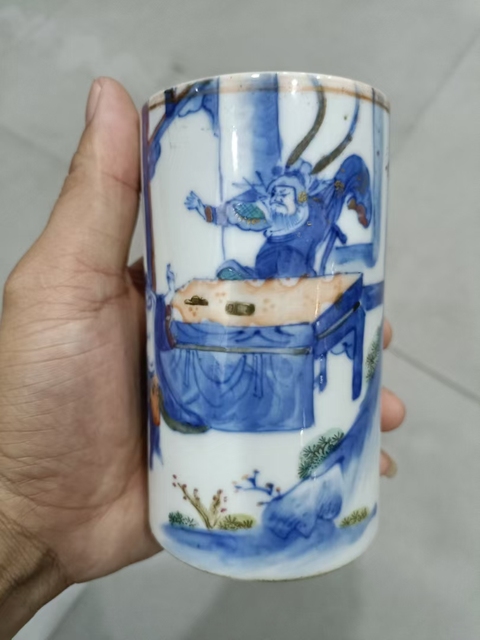 古玩陶瓷人物紋筆筒真品鑒賞圖