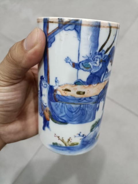 古玩陶瓷人物紋筆筒真品鑒賞圖