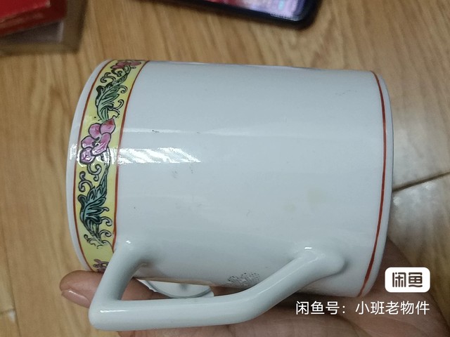 古玩陶瓷雪景圖執杯真品鑒賞圖