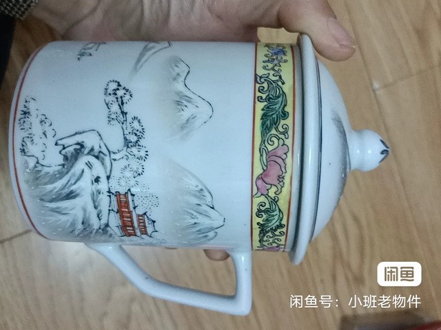古玩陶瓷雪景圖執杯真品鑒賞圖