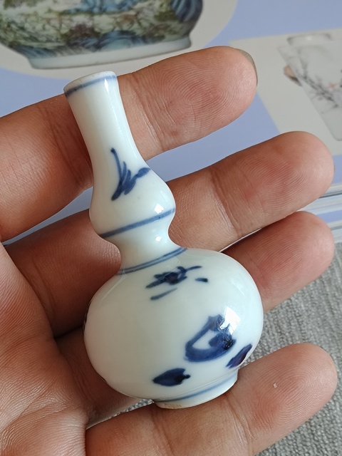 古玩陶瓷花卉紋青花葫蘆瓶真品鑒賞圖