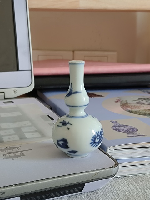 古玩陶瓷花卉紋青花葫蘆瓶真品鑒賞圖