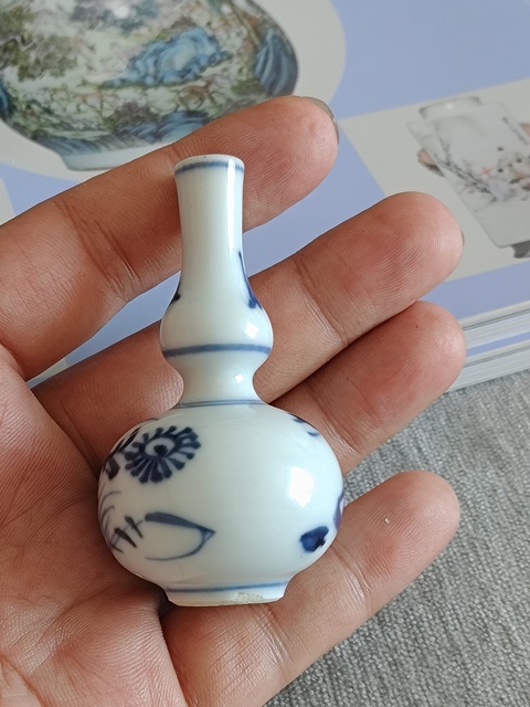 古玩陶瓷花卉紋青花葫蘆瓶真品鑒賞圖