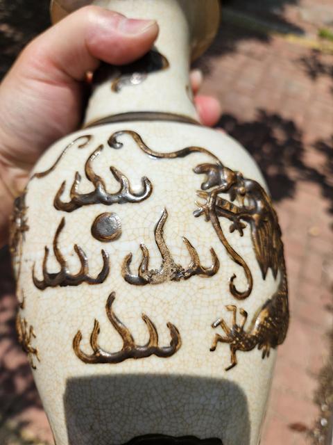 古玩陶瓷哥釉地鐵銹釉龍紋觀音瓶真品鑒賞圖