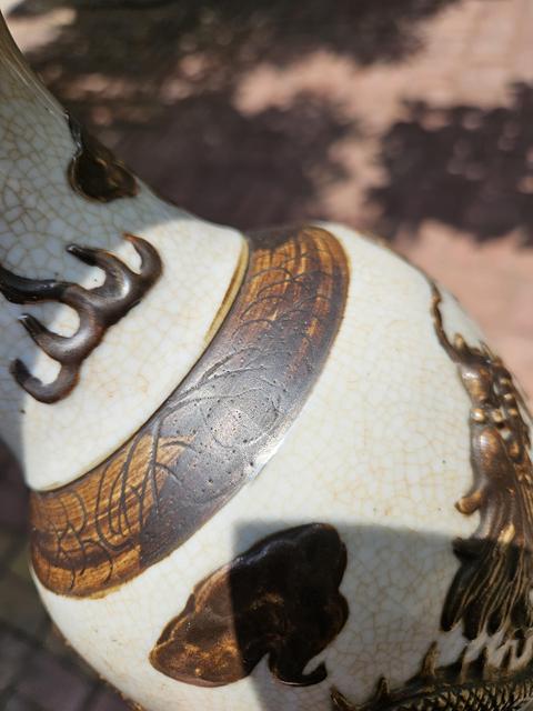 古玩陶瓷哥釉地鐵銹釉龍紋觀音瓶真品鑒賞圖