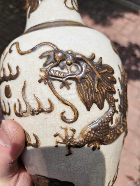 古玩陶瓷哥釉地鐵銹釉龍紋觀音瓶真品鑒賞圖
