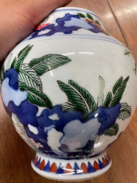 古玩陶瓷青花五彩人物罐真品鑒賞圖
