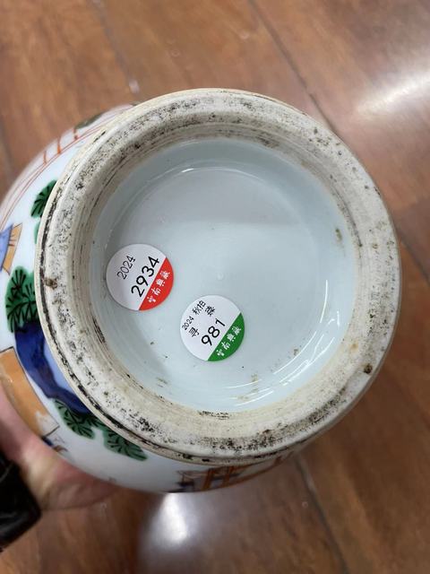 古玩陶瓷青花五彩人物罐真品鑒賞圖