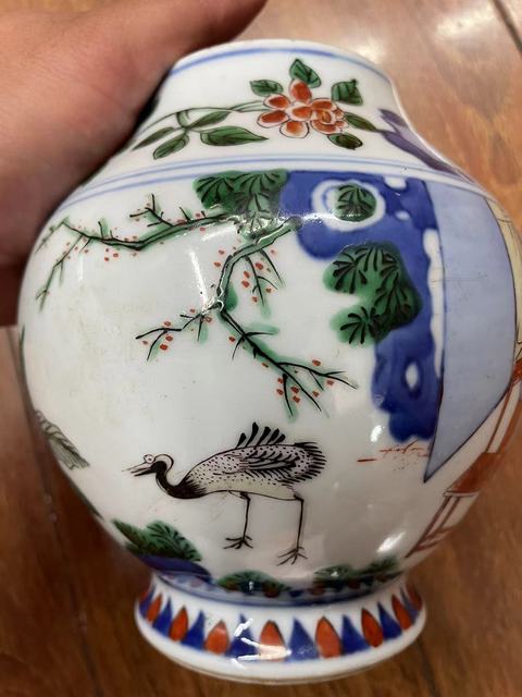 古玩陶瓷青花五彩人物罐真品鑒賞圖