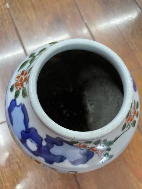 古玩陶瓷青花五彩人物罐真品鑒賞圖