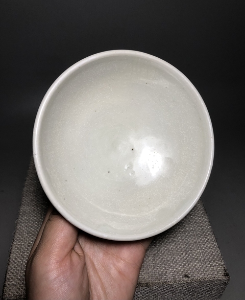 古玩陶瓷邢窯白瓷唇口碗真品鑒賞圖