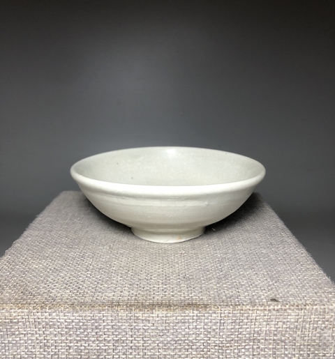 古玩陶瓷邢窯白瓷唇口碗真品鑒賞圖