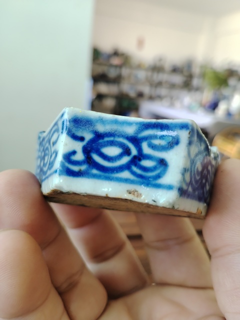 古玩陶瓷清中青花筆插真品鑒賞圖