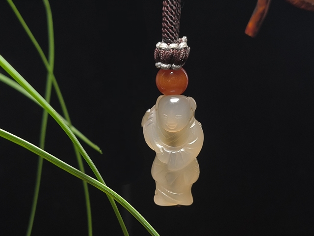 古玩玉器清代瑪瑙通天孔“童子墜”拍賣(mài),當(dāng)前價(jià)格2600元