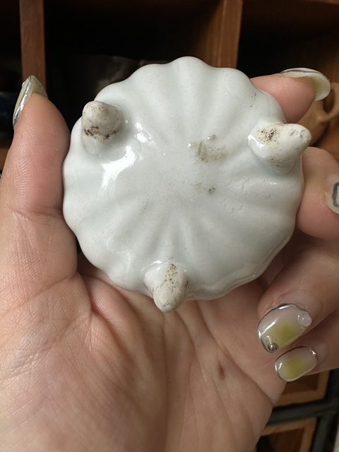 古玩陶瓷德化窯瓜棱三足水盂真品鑒賞圖