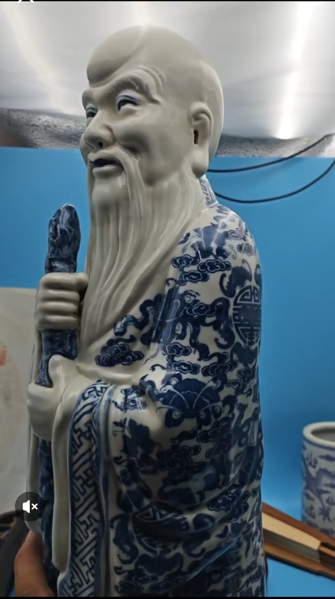 古玩陶瓷創(chuàng)匯時期青花造像真品鑒賞圖