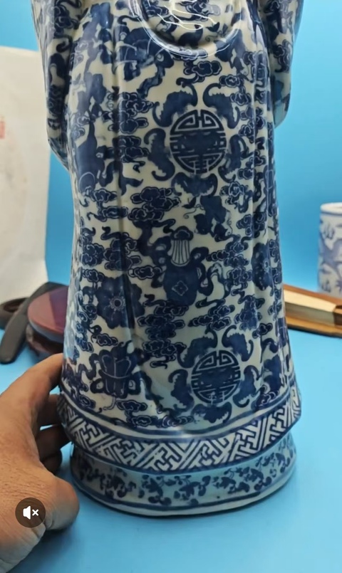 古玩陶瓷創(chuàng)匯時期青花造像真品鑒賞圖