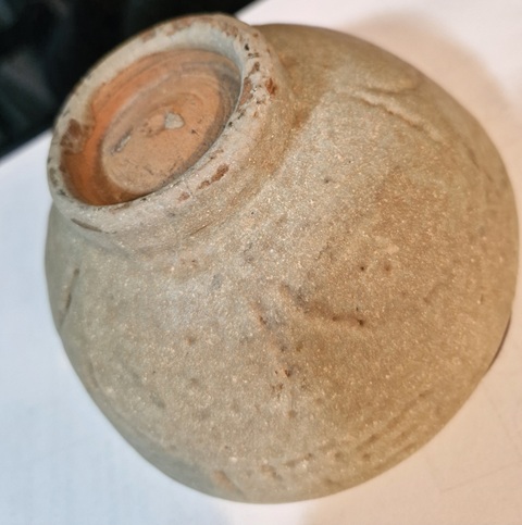 古玩陶瓷龍泉青瓷刻仰蓮紋碗真品鑒賞圖
