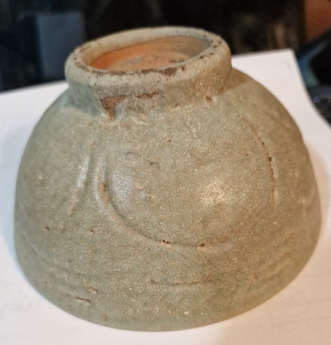 古玩陶瓷龍泉青瓷刻仰蓮紋碗真品鑒賞圖