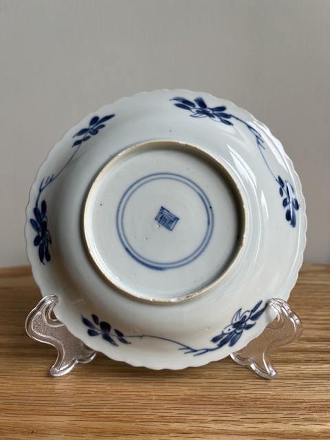 古玩陶瓷花鳥紋青花盤真品鑒賞圖