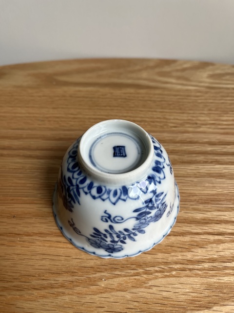 古玩陶瓷花鳥紋青花盤真品鑒賞圖