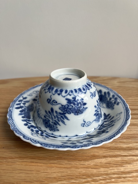 古玩陶瓷花鳥紋青花盤真品鑒賞圖