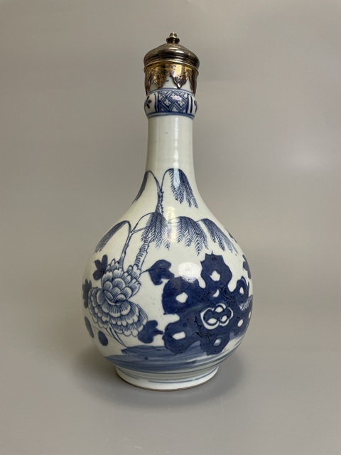 古玩陶瓷清雍乾 青花洞石牡丹紋蒜頭瓶拍賣,當前價格3500元